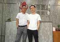 設(shè)計師設(shè)計出來的東西很專業(yè)，很時尚！