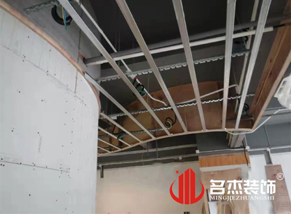 巡工地日記，鑒豐香精香料辦公室裝修項目緊張進行中